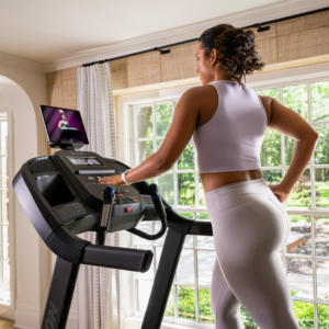 Horizon 7.0 AT Treadmill - Image 8